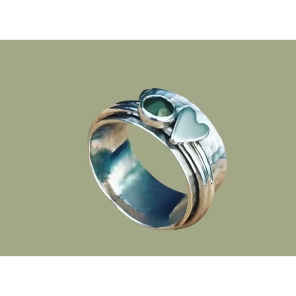Emerald Heart Spinner Ring | Silver Plated - Picture 4 of 7